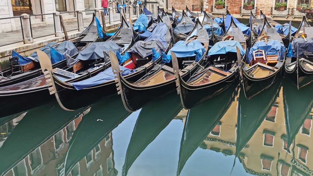100 Dinge über Venedig - Gondeln im Bacino Orseolo, San Marco